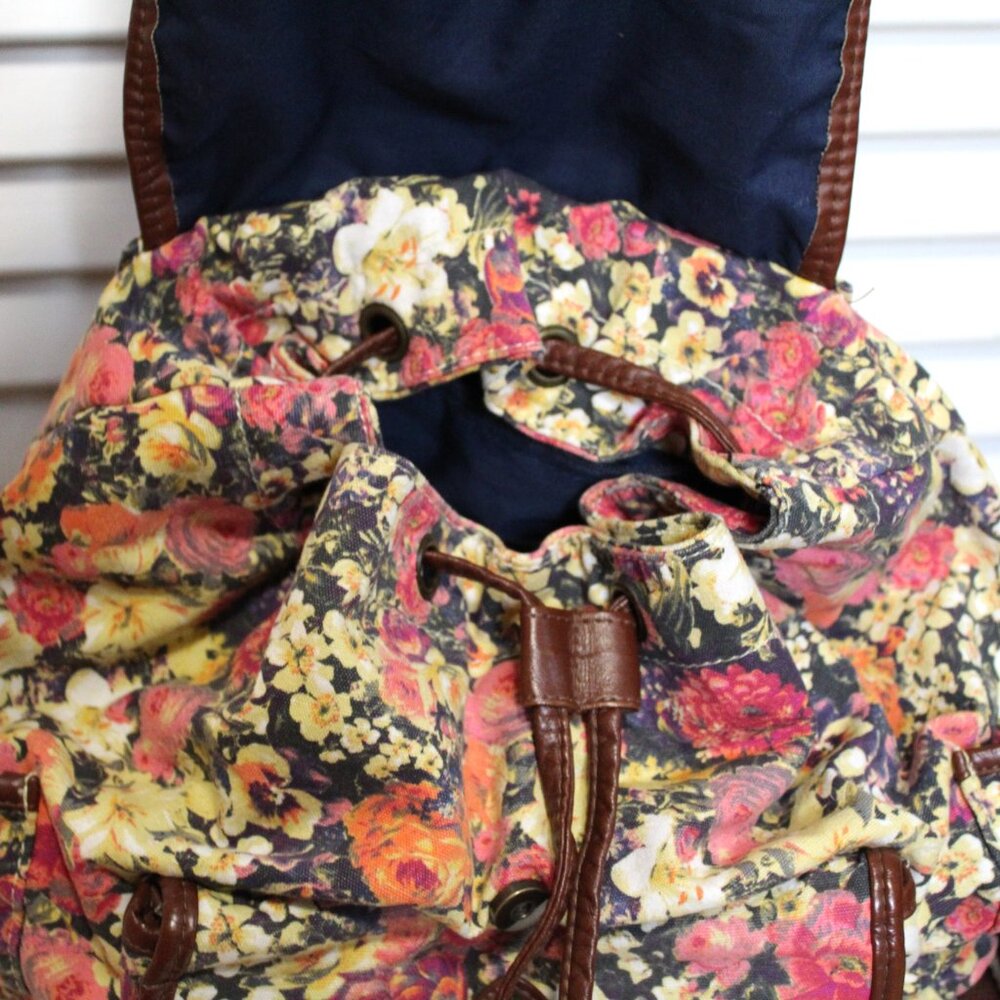 Floral Cloth Backpack - Picture 5 of 7